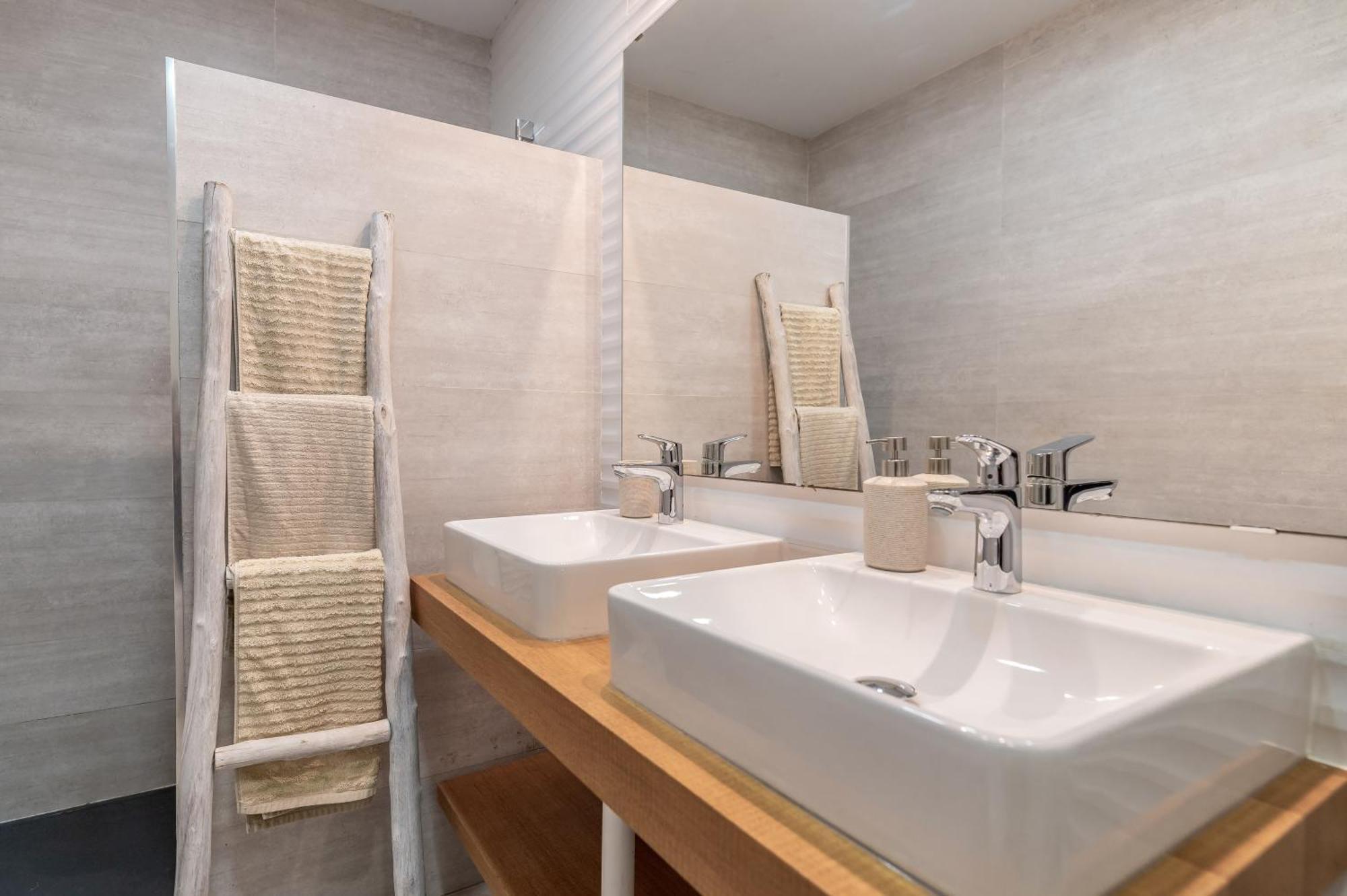 Victoria 16 Premium By Nagoa Homes Малага Экстерьер фото