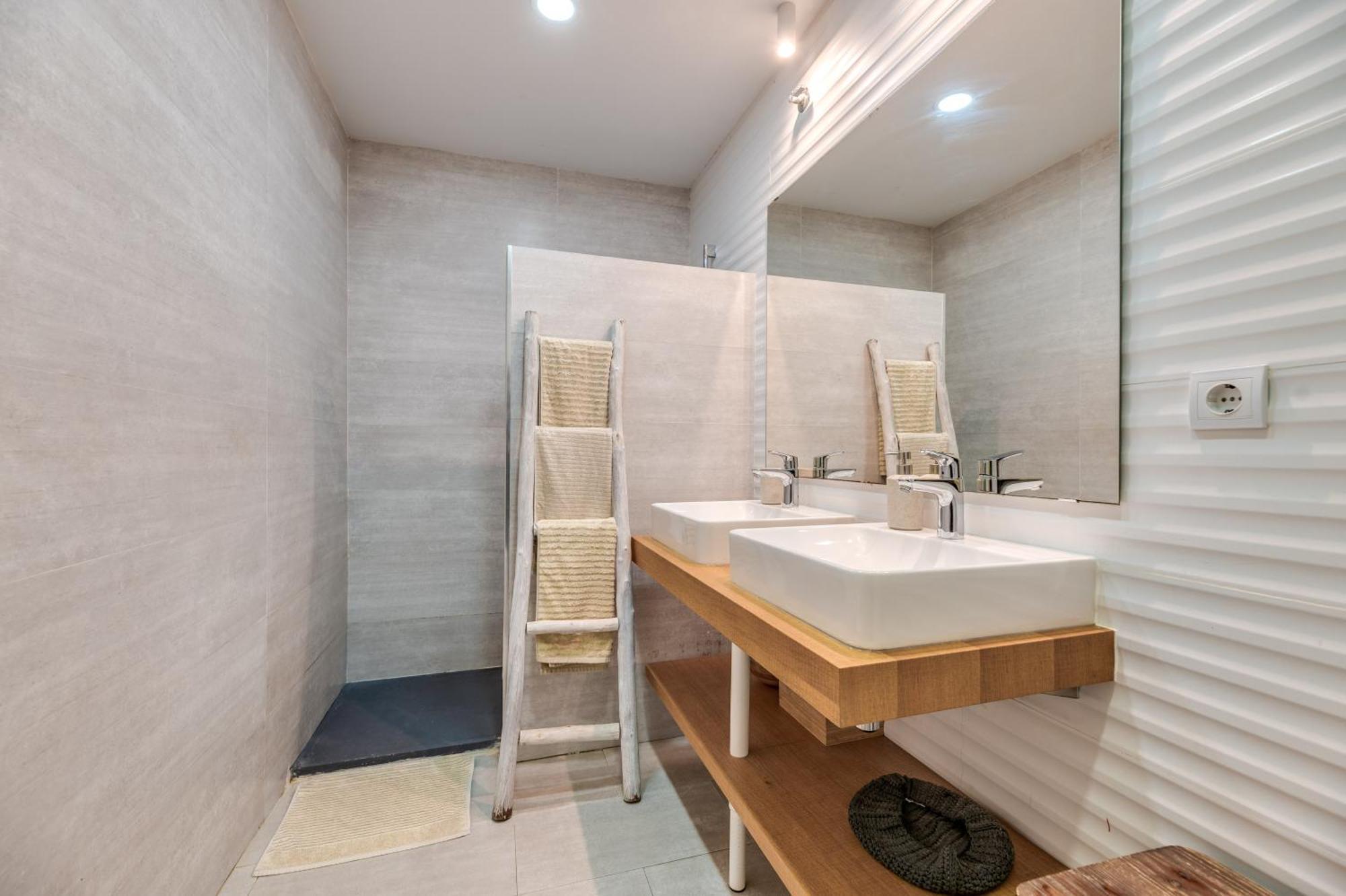 Victoria 16 Premium By Nagoa Homes Малага Экстерьер фото