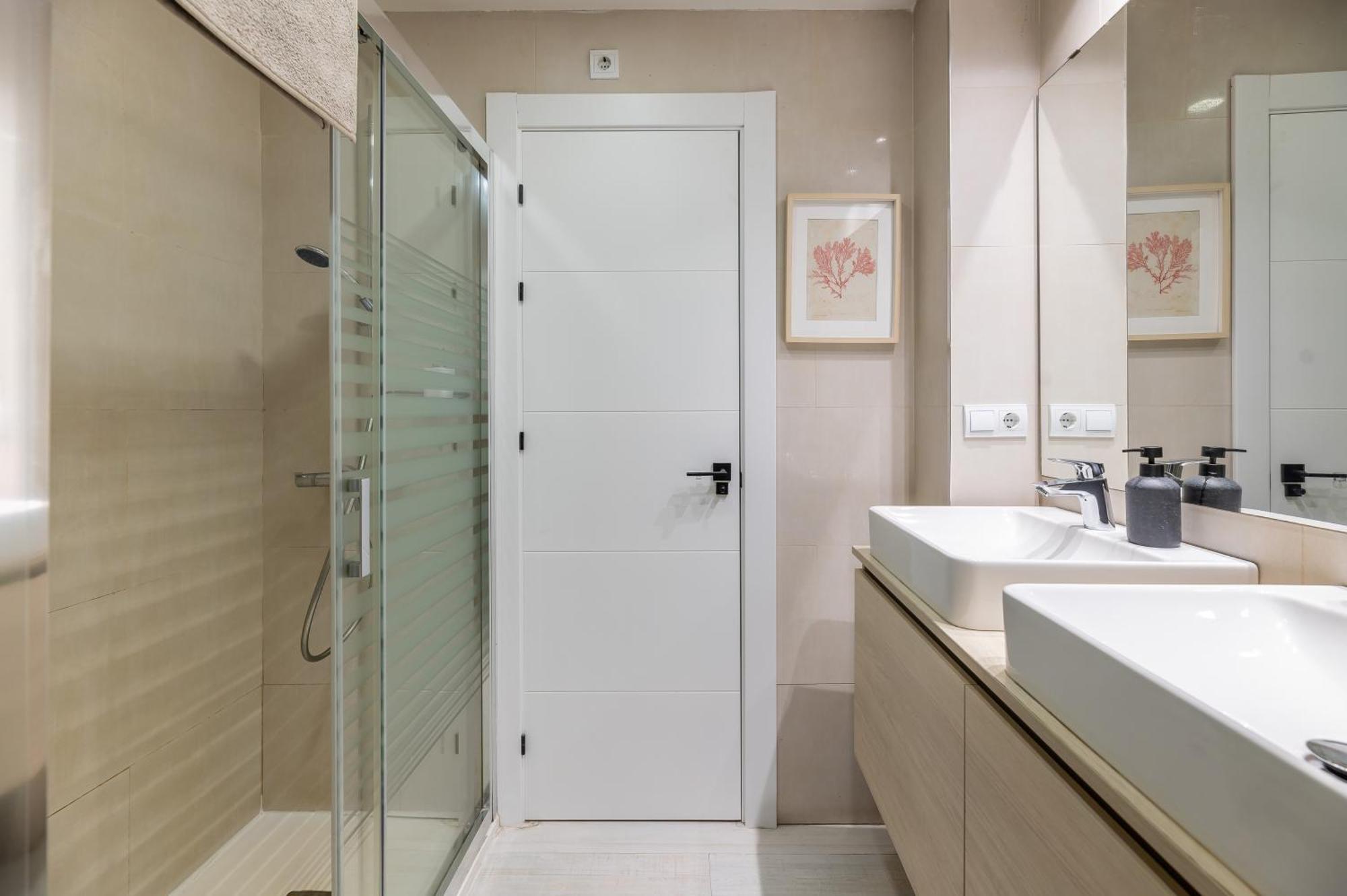 Victoria 16 Premium By Nagoa Homes Малага Экстерьер фото