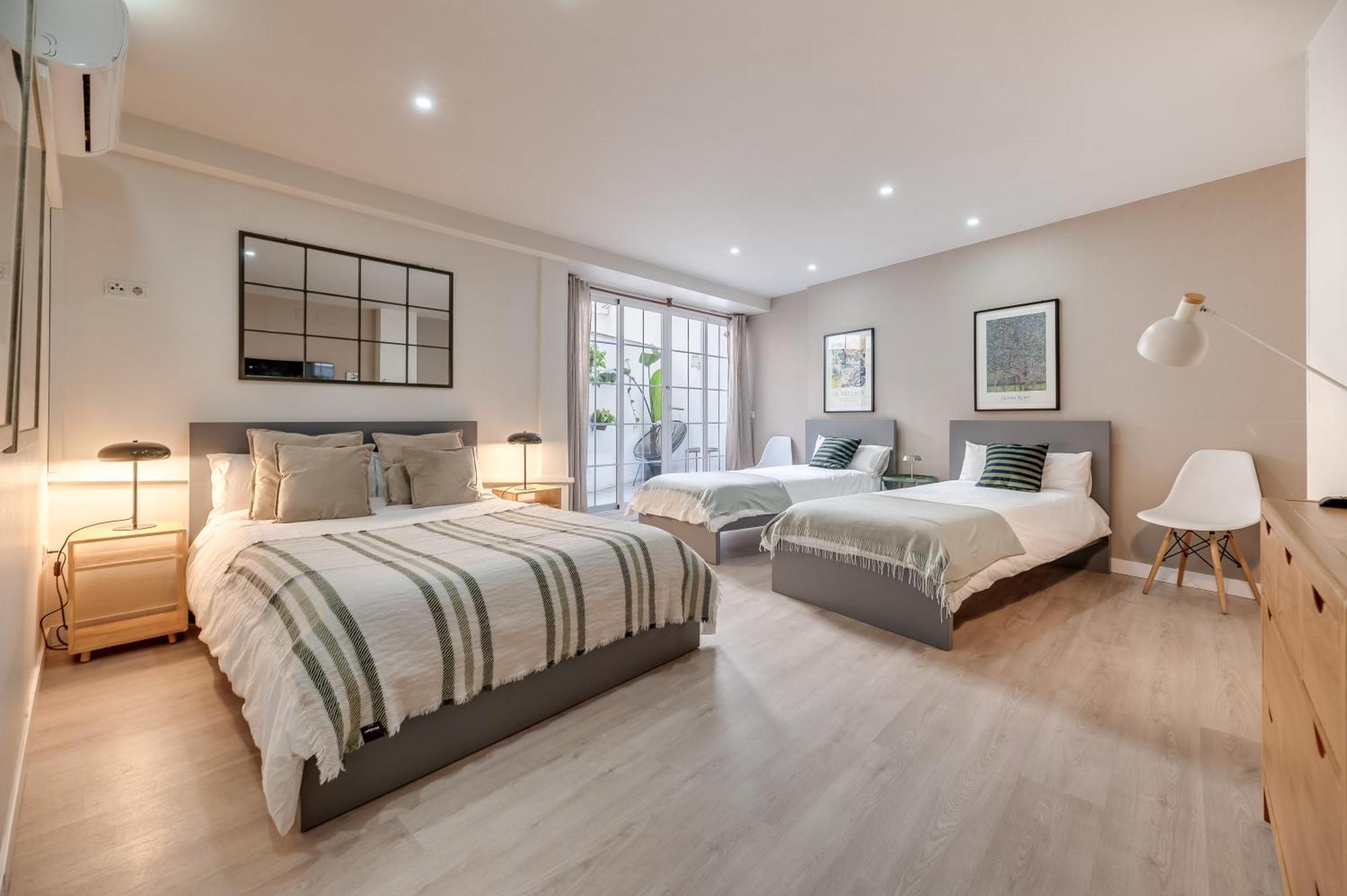 Victoria 16 Premium By Nagoa Homes Малага Экстерьер фото